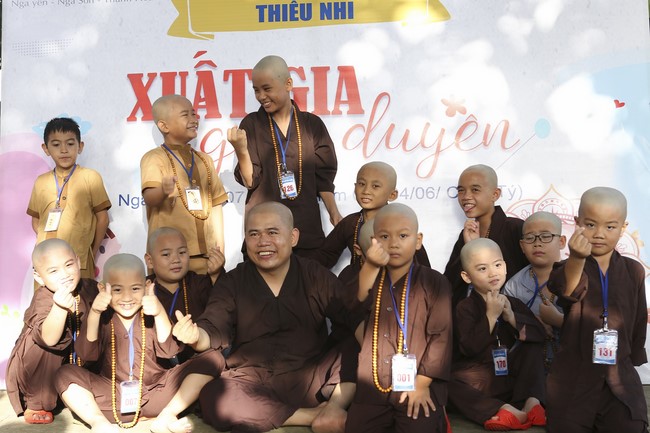 The 2nd Day of Summer Retreat for Children in Dong Cao pagoda